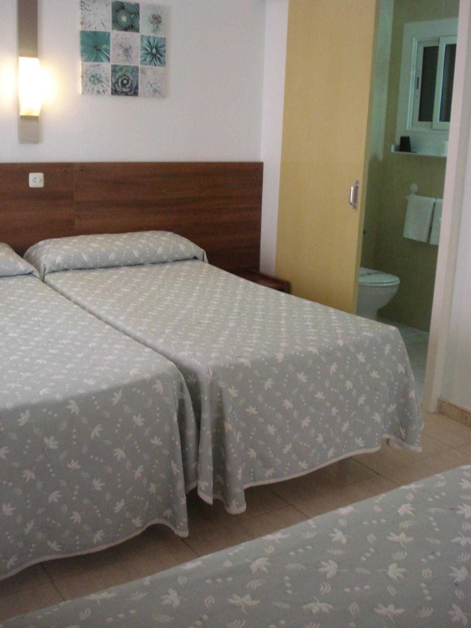 Hostal Margarita Pineda de Mar Quarto foto