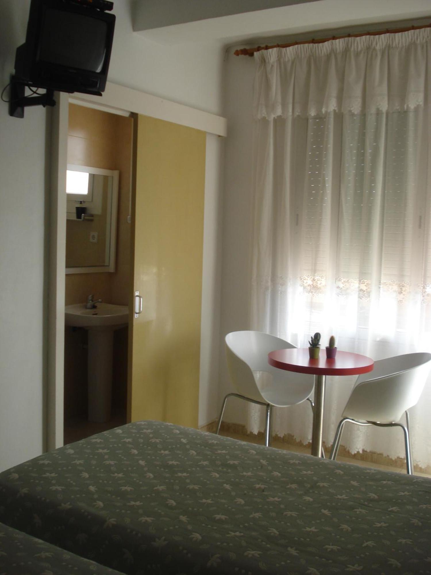 Hostal Margarita Pineda de Mar Quarto foto