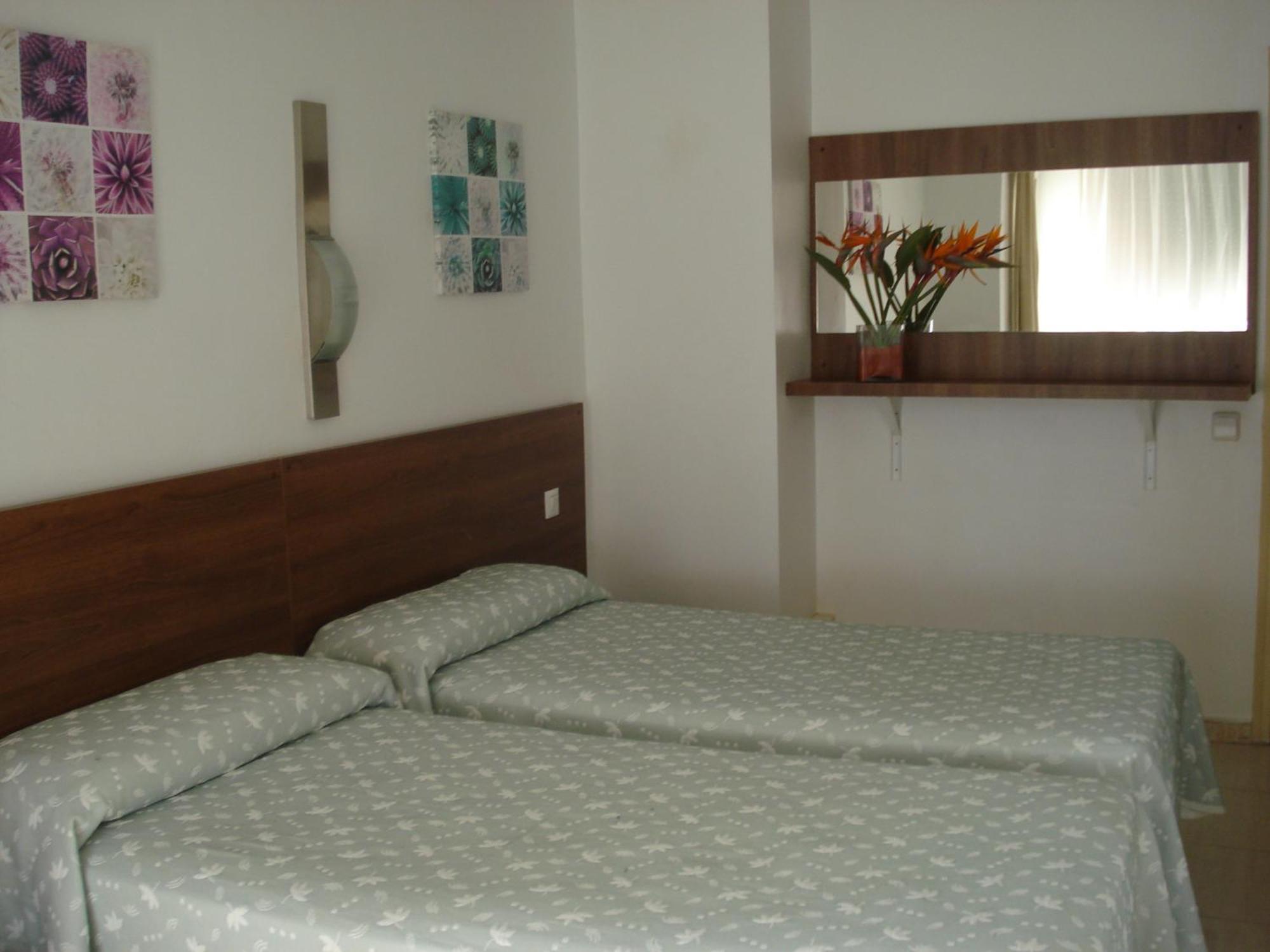 Hostal Margarita Pineda de Mar Quarto foto